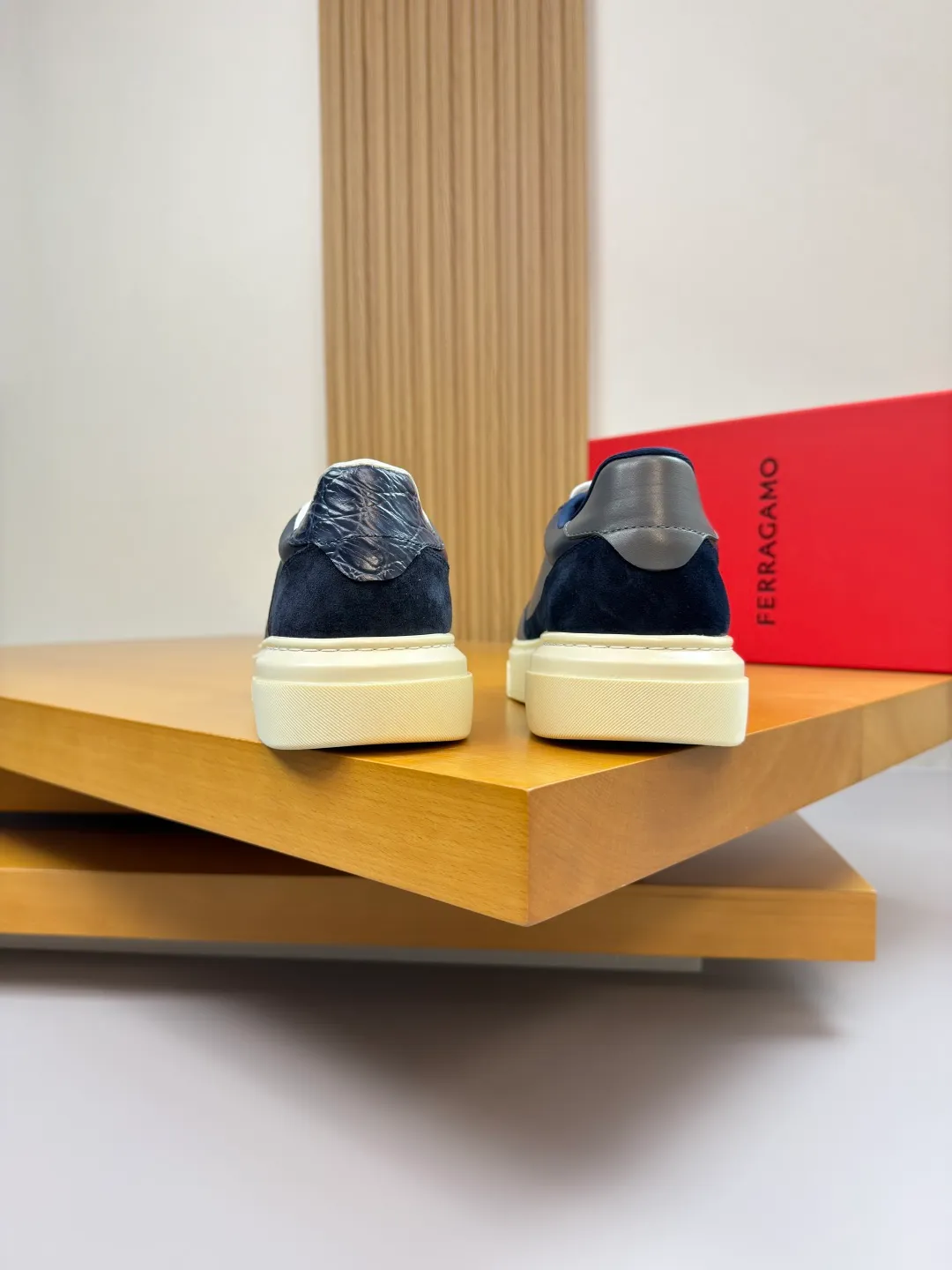 Men's men's shoes 💰440 [New style] 🏃‍♂️🏃‍♂️[Ferragamo] Ferragamo - High-end quality original order·Casual sports shoes -Upper: 🔝Nappa calfskin, suede calfskin, shoe body. Sewing brand totem, tongue air pressure brand logo -Inner: water-dyed cowhide -Outsole: ultra-light TPU foam rubber; molded outsole -Ultra-high quality control and fine workmanship: outstanding (high-end, extravagance, grade) -Size: 38-45 (46, can be customized)